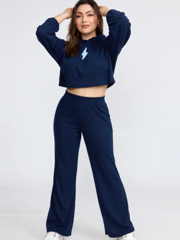 talla_small_pose_original_1707x2560