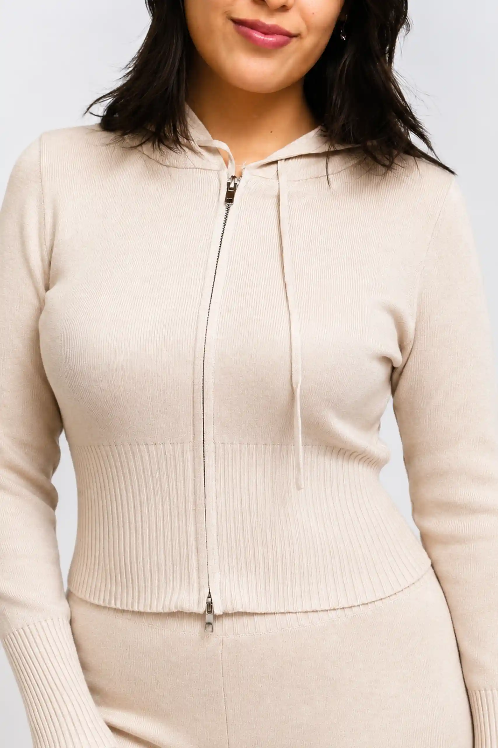 beige_knit_detail_web_1707x2560